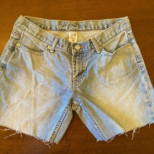 Vintage Guess jean shorts Harthorn size 28 ,‎ nicely worn and can be cut further